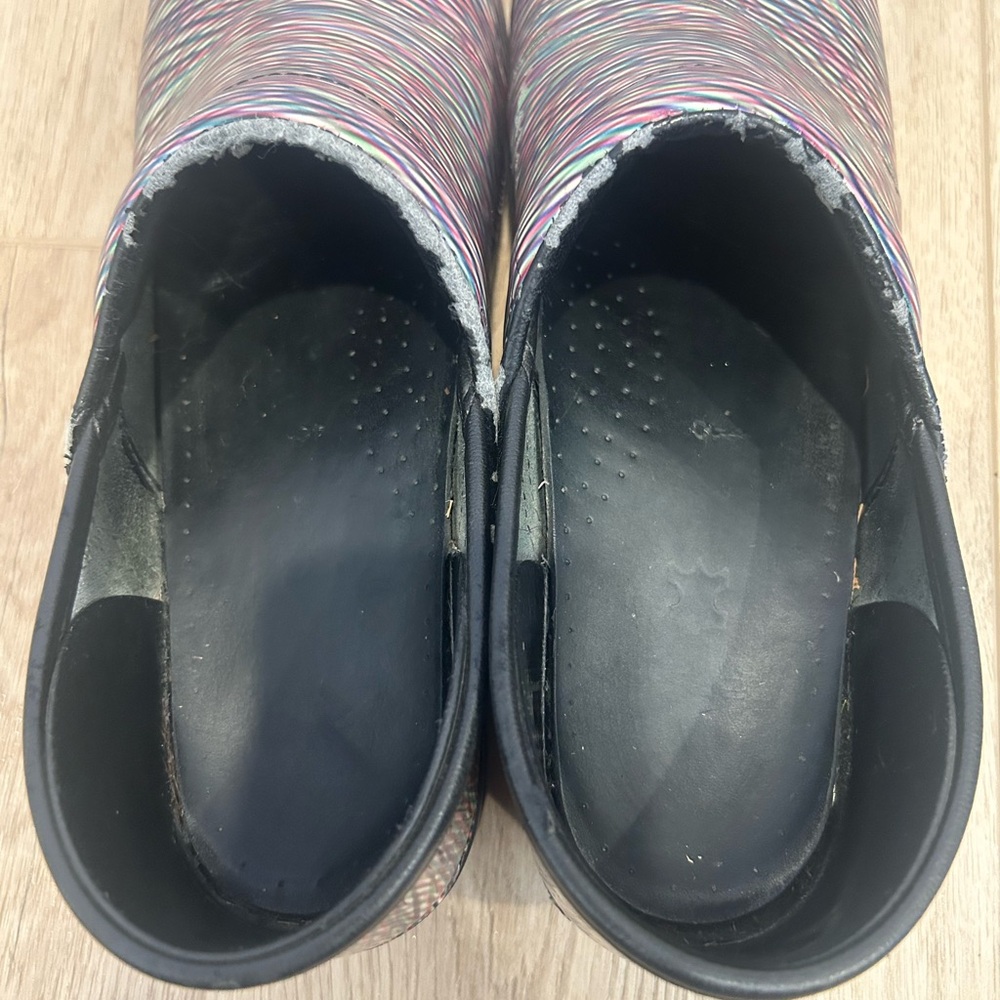 Dansko Metallic Rainbow Stripe Clogs Women's Sz 40 EU 10-10.5 US Shoes Career - Picture 11 of 12